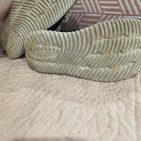 White, gently used Nike Air Force 1 tennis shoe. - Picture 6 of 6